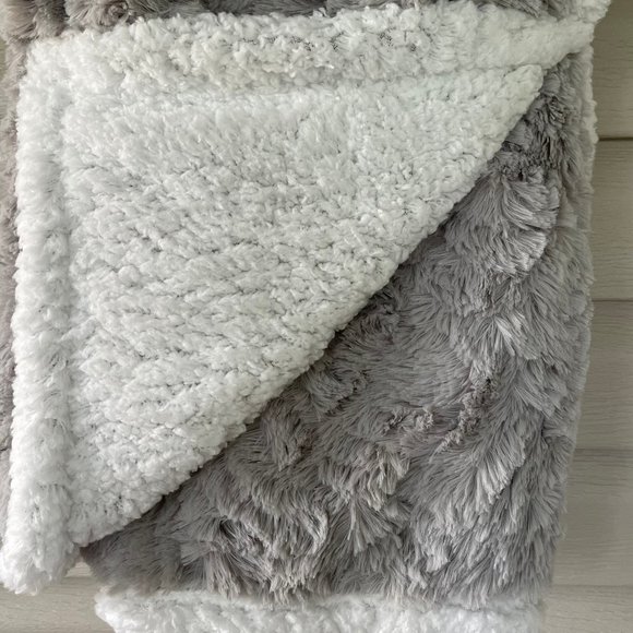 Owens Gray and White Reversible Sherpa Throw - Picture 3 of 6